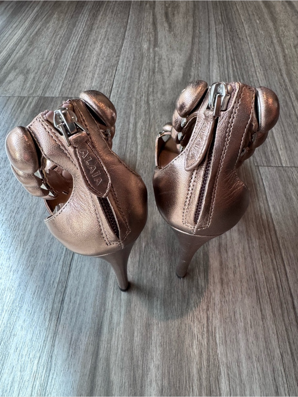 Alaïa *Rare* Bombe Rose Gold Pumps | Excellent Condition - Picture 8 of 14